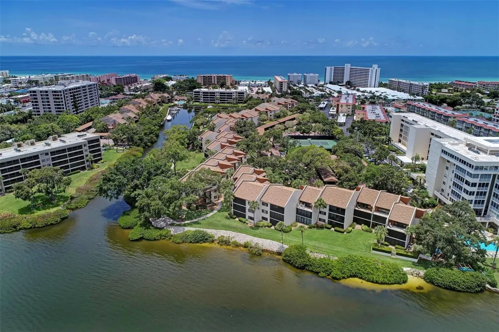 1800 COVE II PLACE #213 Sarasota, FL 34242