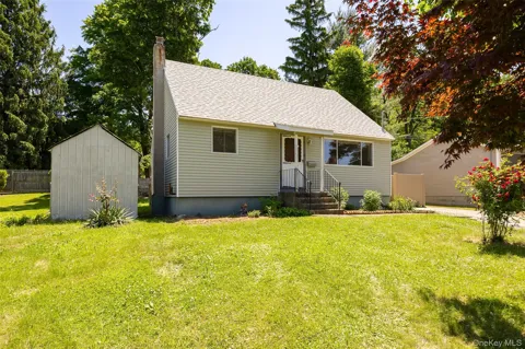 22 Howland Avenue