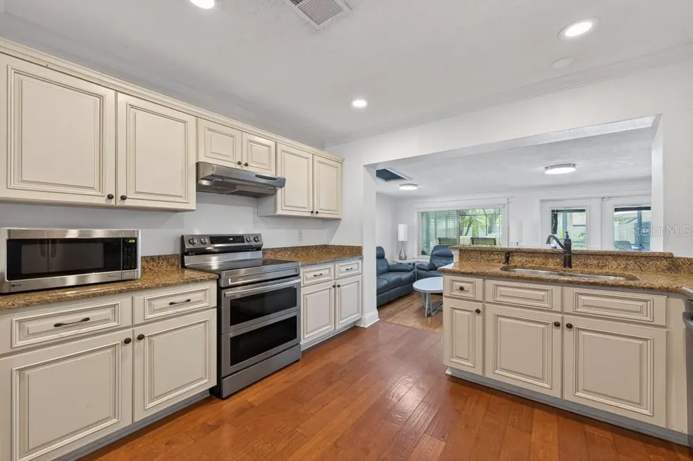 1715 S HUBERT AVENUE Tampa, FL 33629