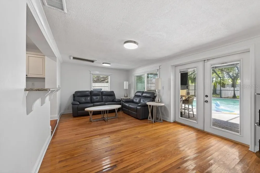 1715 S HUBERT AVENUE Tampa, FL 33629
