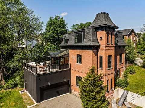 33 Davis Street