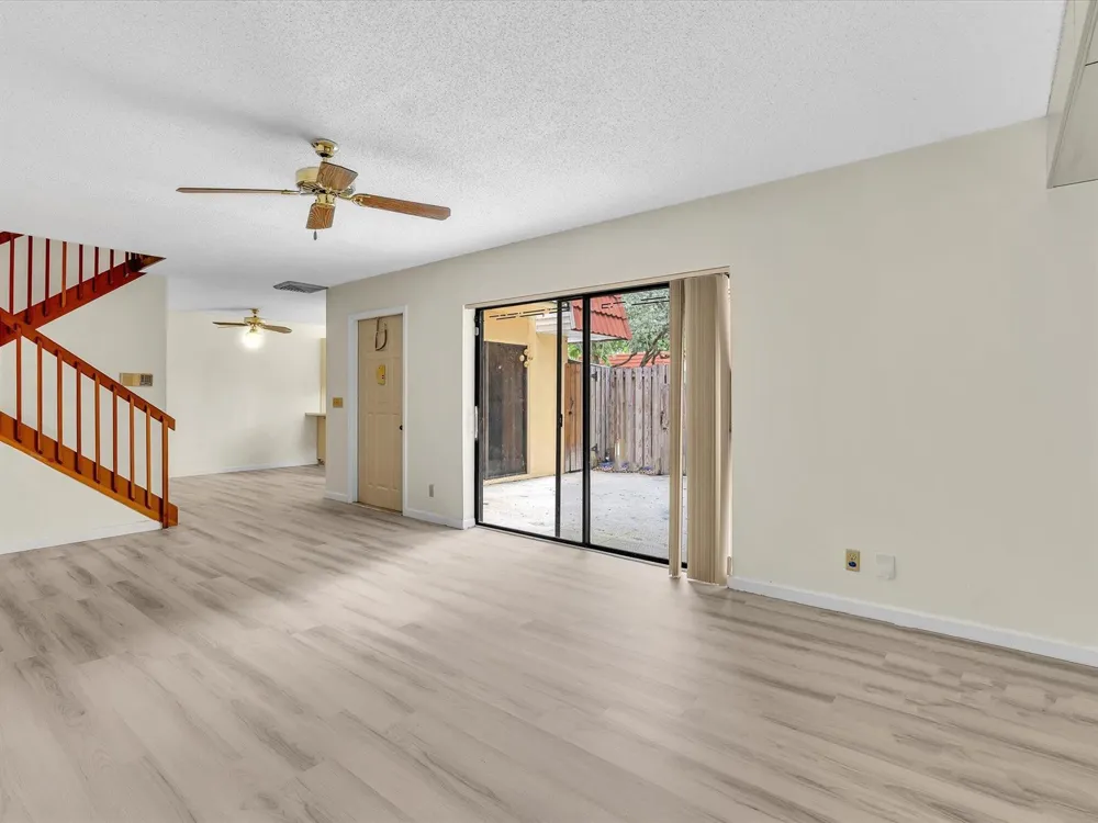 713 NW 99th Circle Plantation, FL 33324