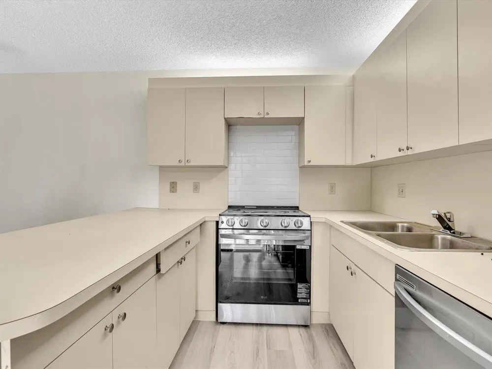 713 NW 99th Circle Plantation, FL 33324