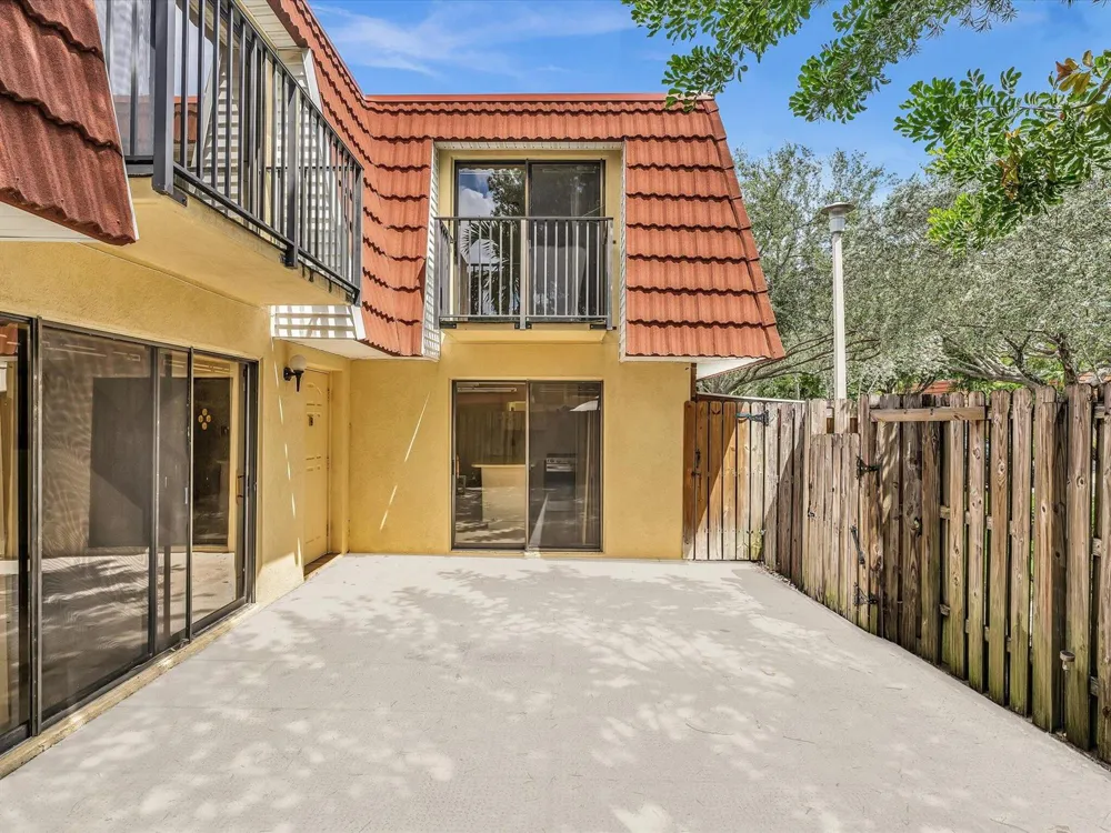 713 NW 99th Circle Plantation, FL 33324