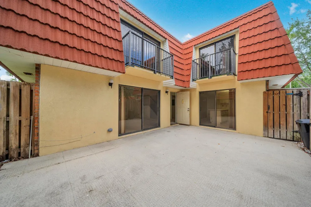 713 NW 99th Circle Plantation, FL 33324
