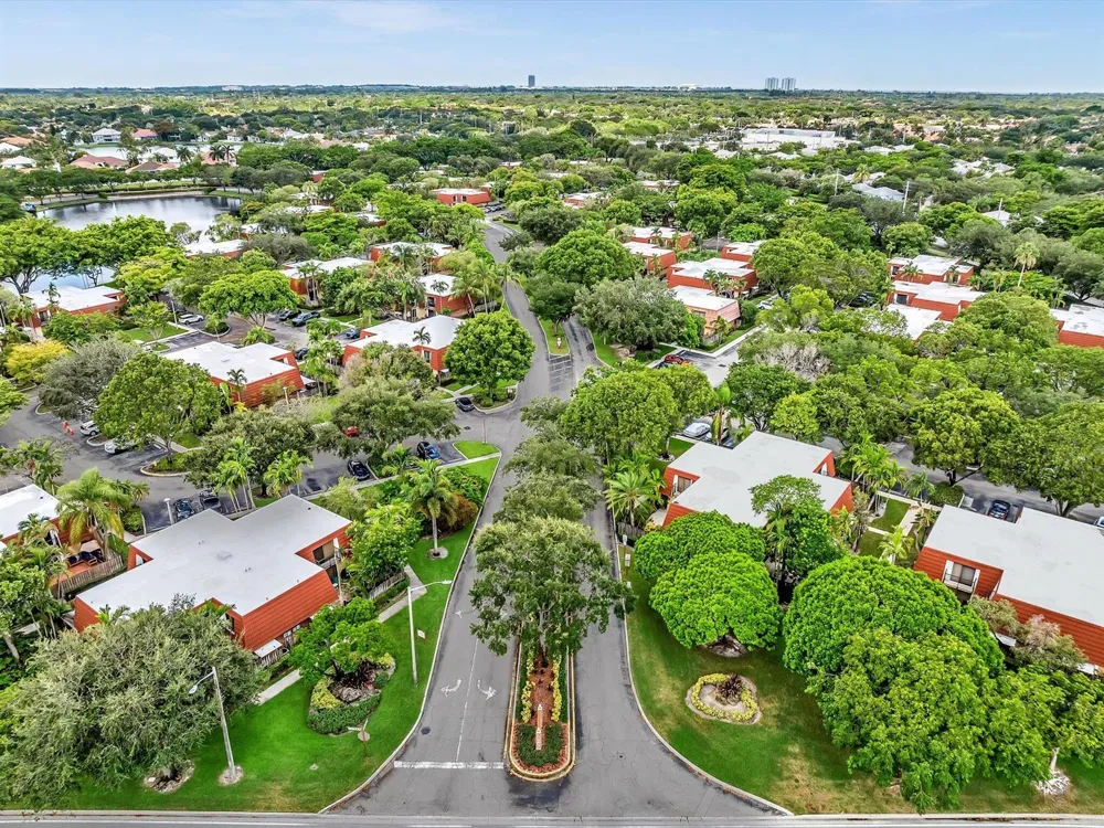 713 NW 99th Circle Plantation, FL 33324