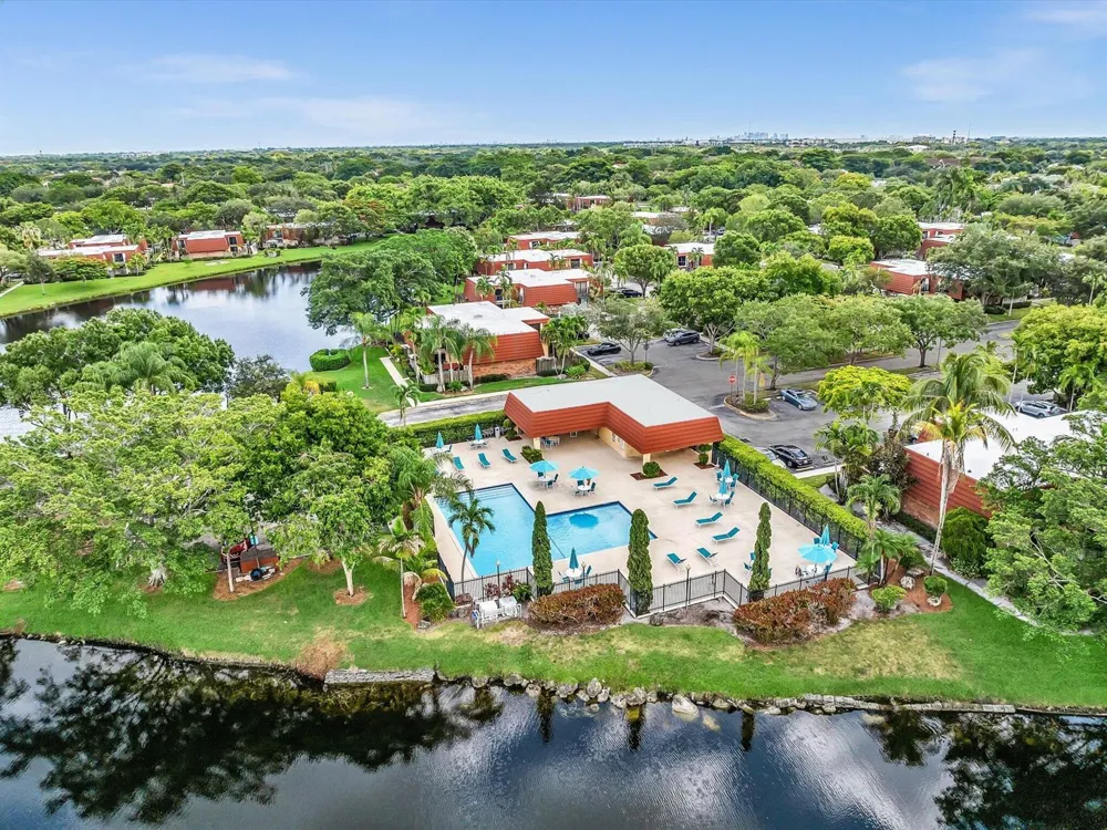 713 NW 99th Circle Plantation, FL 33324