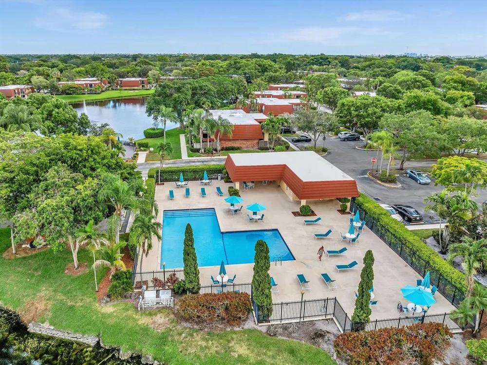 713 NW 99th Circle Plantation, FL 33324