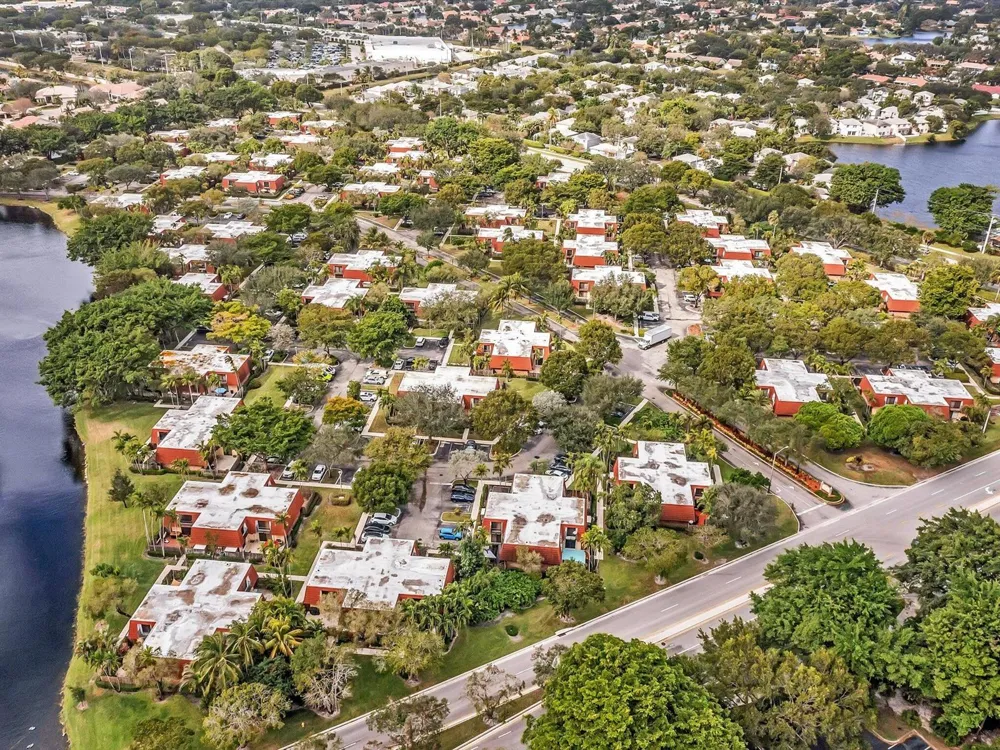 713 NW 99th Circle Plantation, FL 33324