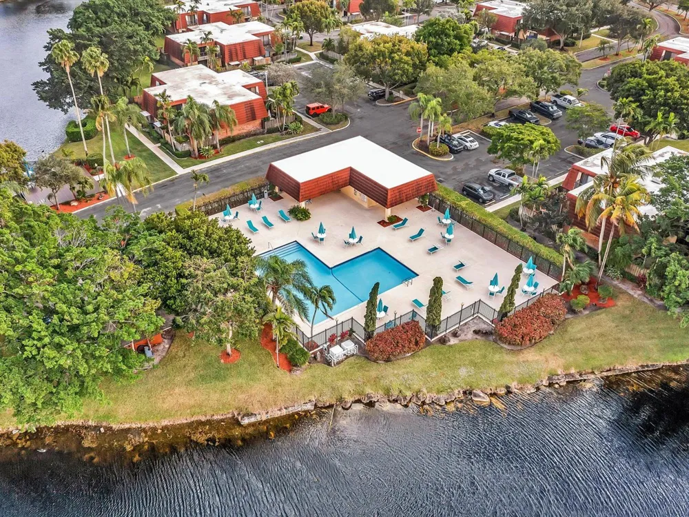 713 NW 99th Circle Plantation, FL 33324