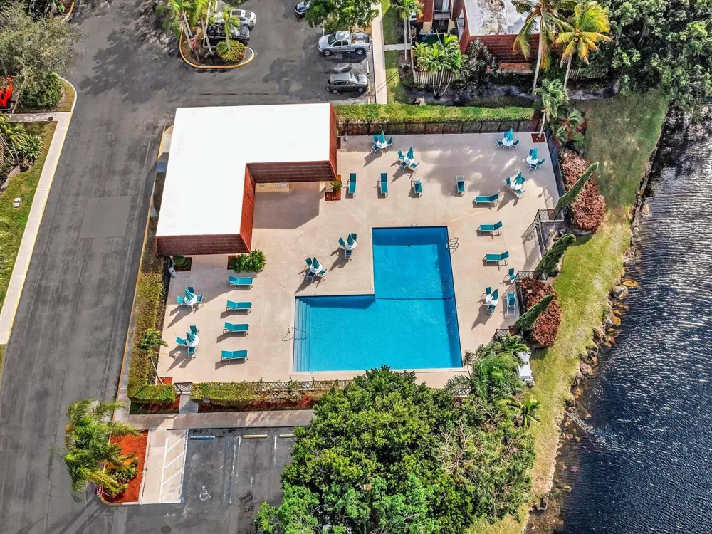 713 NW 99th Circle Plantation, FL 33324
