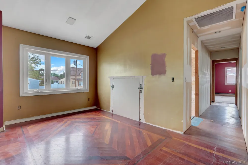 41 Fremont Street Lindenhurst, NY 11757