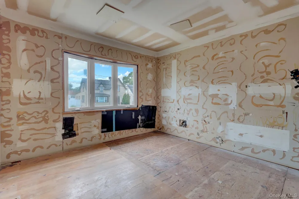 41 Fremont Street Lindenhurst, NY 11757