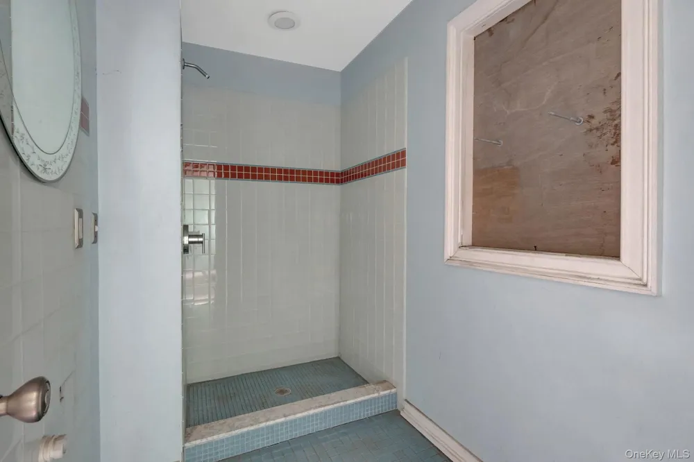 41 Fremont Street Lindenhurst, NY 11757