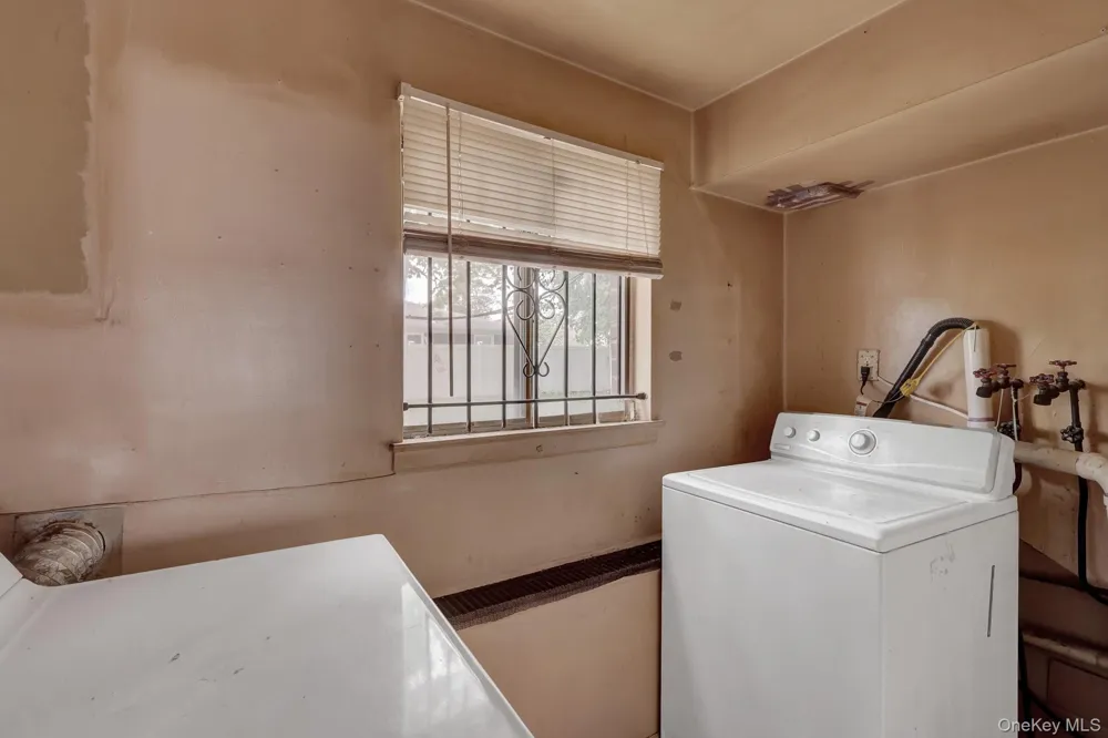 41 Fremont Street Lindenhurst, NY 11757