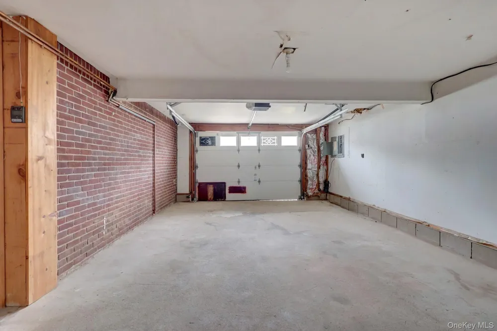 41 Fremont Street Lindenhurst, NY 11757