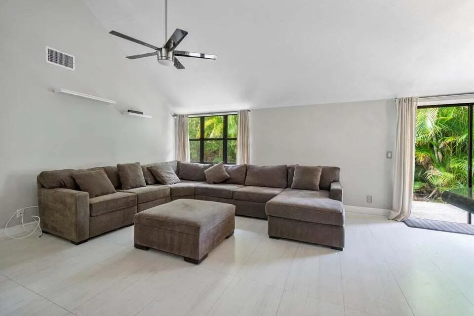 4140 Woods End Road Boca Raton, FL 33487
