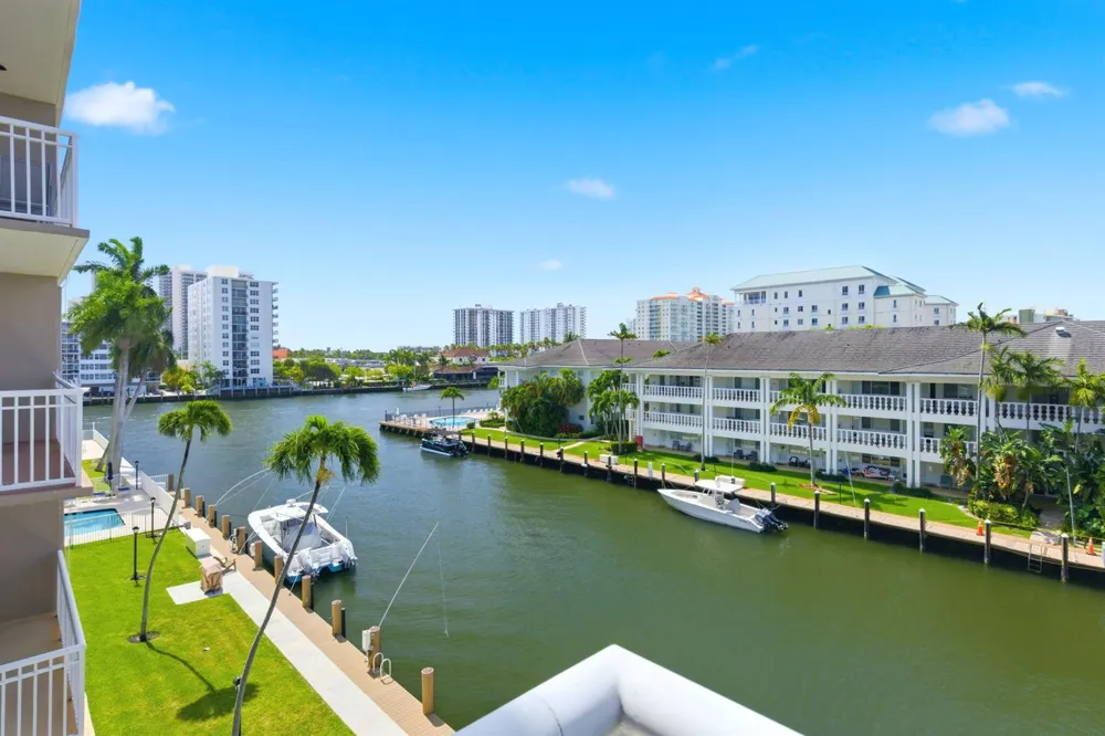 2880 NE 33rd Court #305 Fort Lauderdale, FL 33306