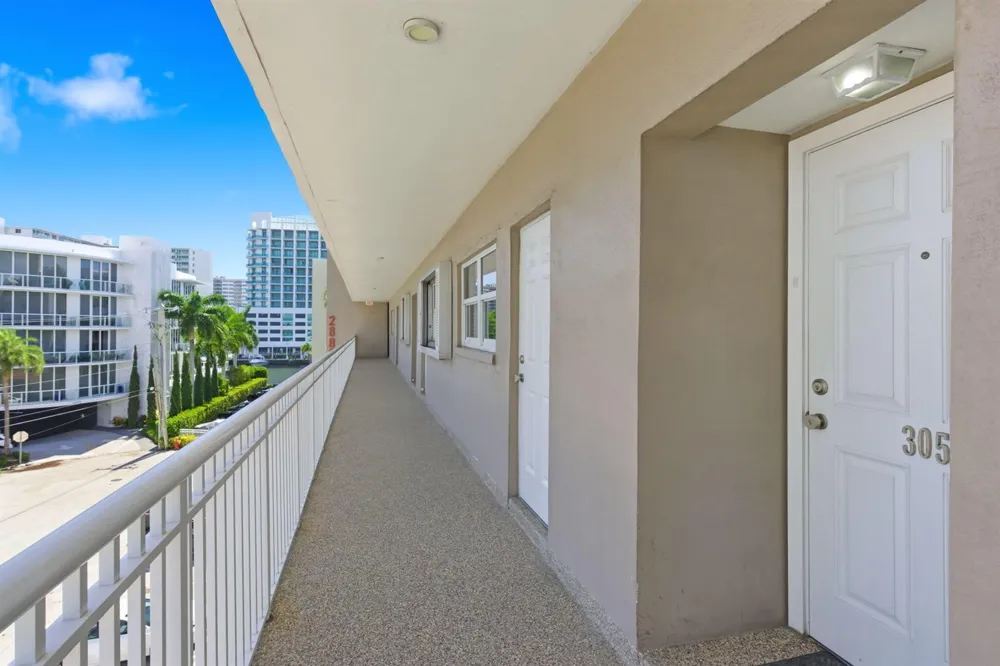 2880 NE 33rd Court #305 Fort Lauderdale, FL 33306