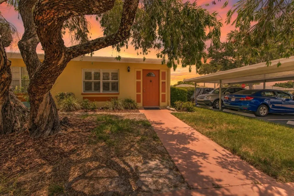401 DORCHESTER PLACE #49 Sun City Center, FL 33573