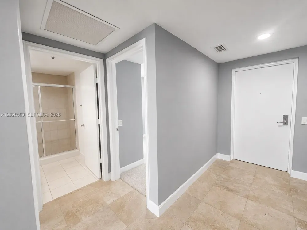 14951 Royal Oaks Ln #2002 North Miami, FL 33181