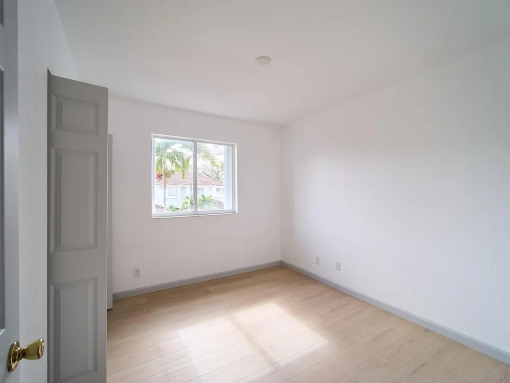 2052 Oakhurst Way Riviera Beach, FL 33404