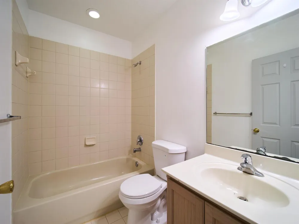 2052 Oakhurst Way Riviera Beach, FL 33404