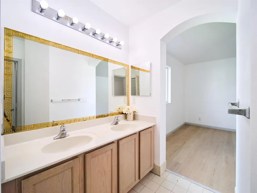 2052 Oakhurst Way Riviera Beach, FL 33404