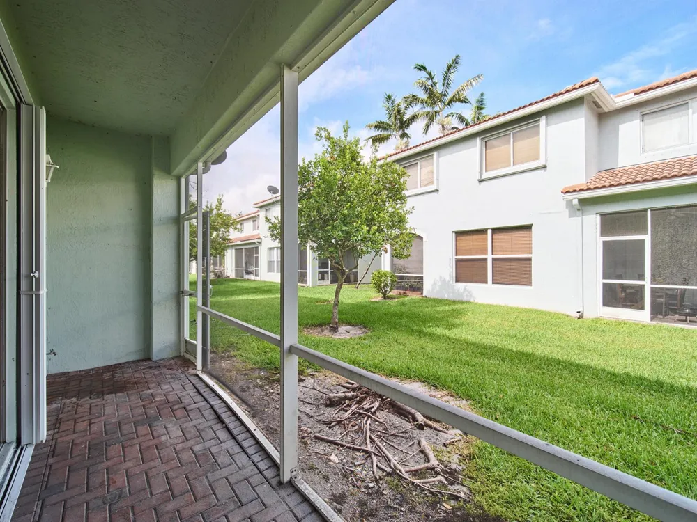 2052 Oakhurst Way Riviera Beach, FL 33404