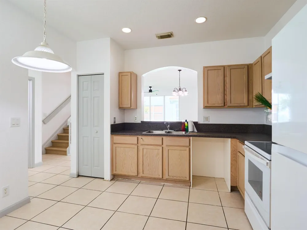 2052 Oakhurst Way Riviera Beach, FL 33404