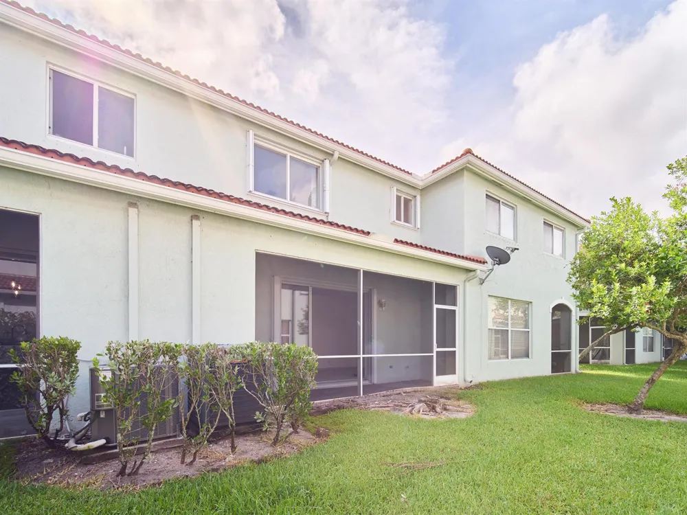 2052 Oakhurst Way Riviera Beach, FL 33404