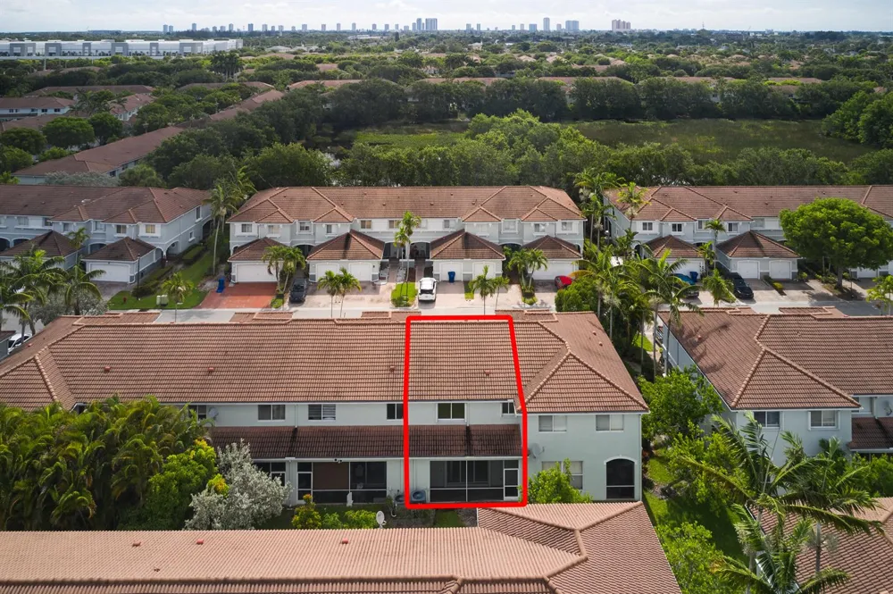 2052 Oakhurst Way Riviera Beach, FL 33404