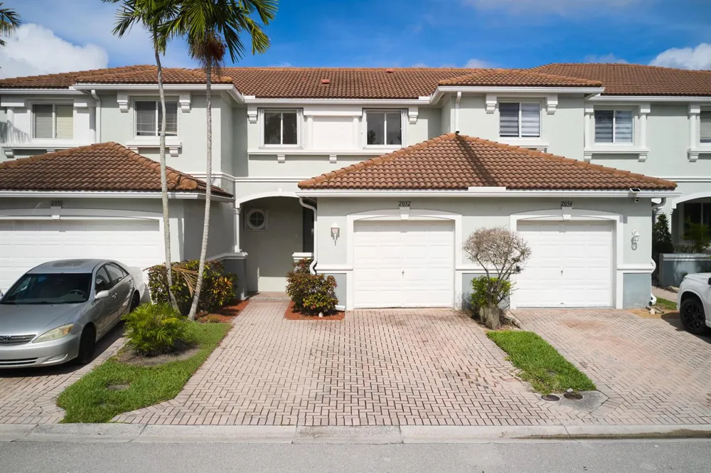 2052 Oakhurst Way Riviera Beach, FL 33404