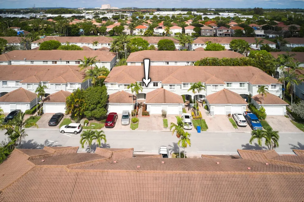 2052 Oakhurst Way Riviera Beach, FL 33404