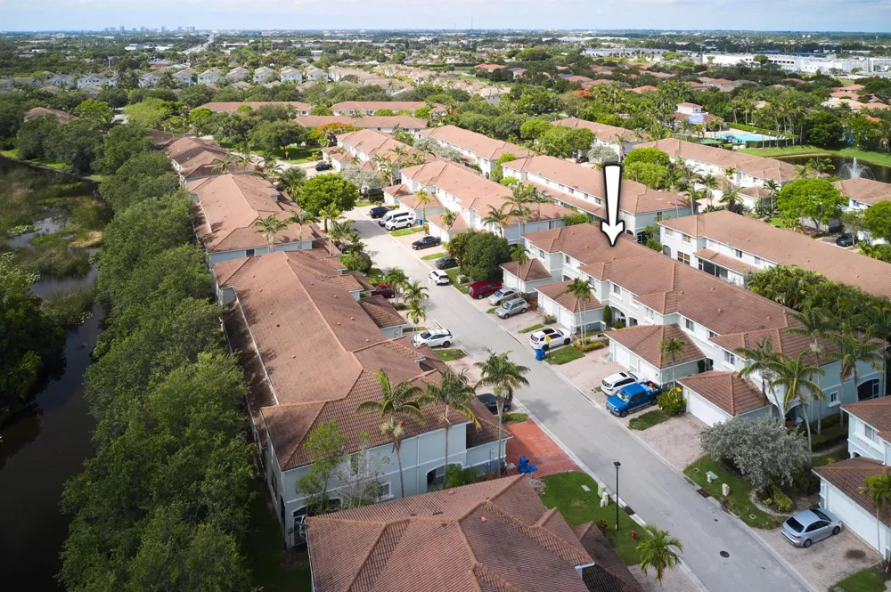 2052 Oakhurst Way Riviera Beach, FL 33404