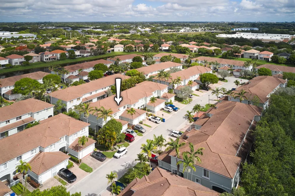 2052 Oakhurst Way Riviera Beach, FL 33404