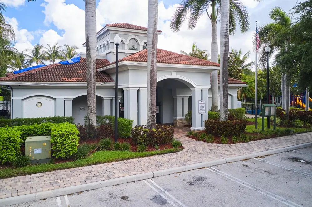 2052 Oakhurst Way Riviera Beach, FL 33404