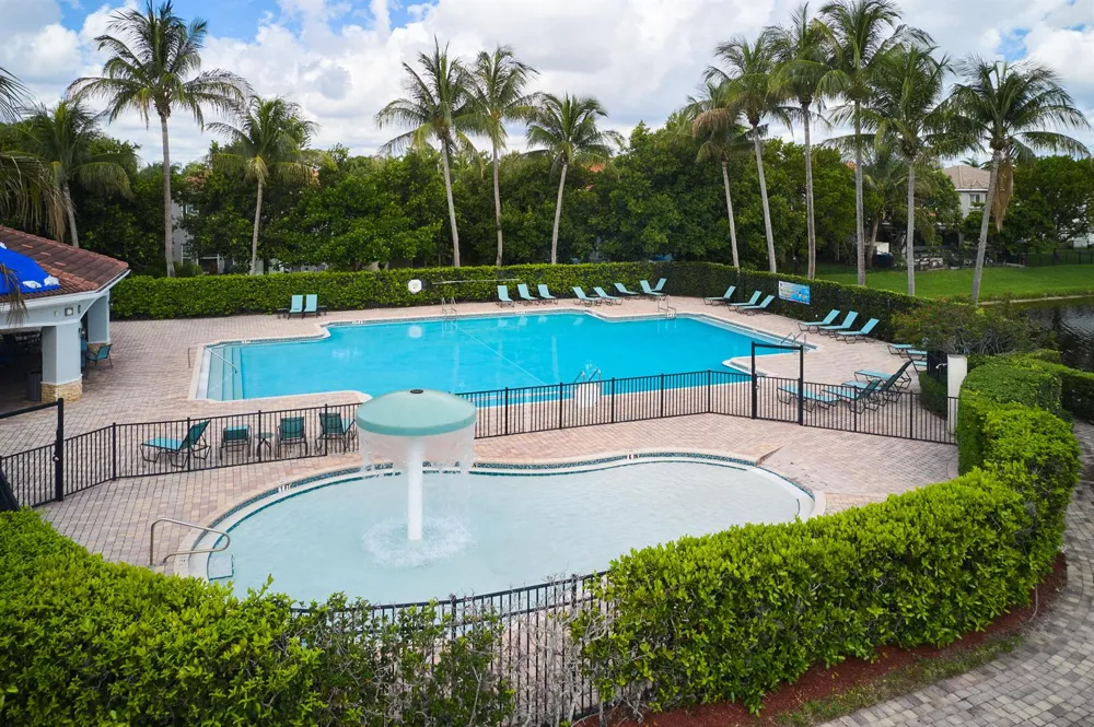 2052 Oakhurst Way Riviera Beach, FL 33404