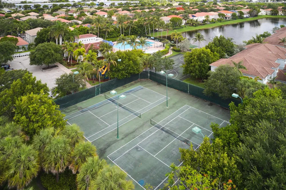 2052 Oakhurst Way Riviera Beach, FL 33404