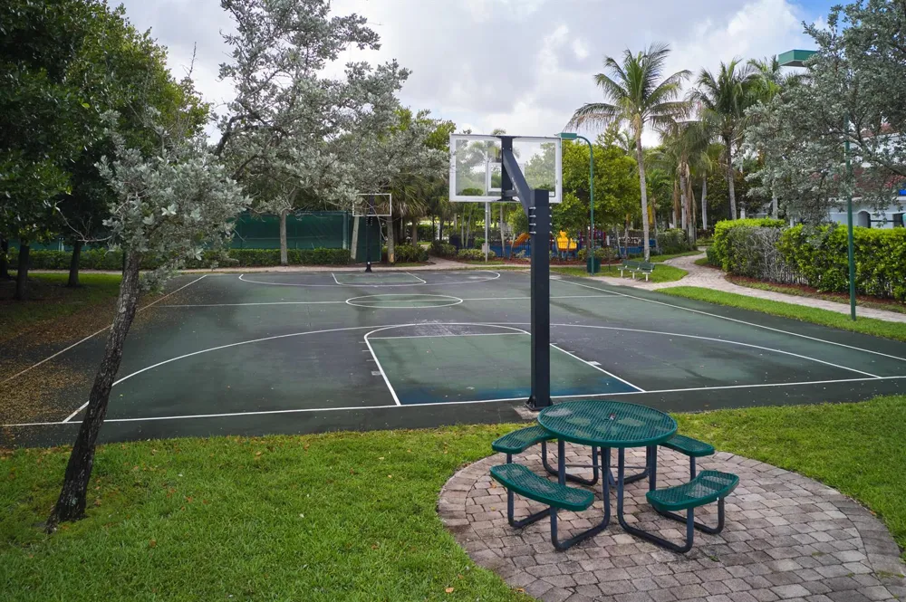 2052 Oakhurst Way Riviera Beach, FL 33404