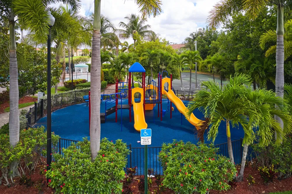 2052 Oakhurst Way Riviera Beach, FL 33404