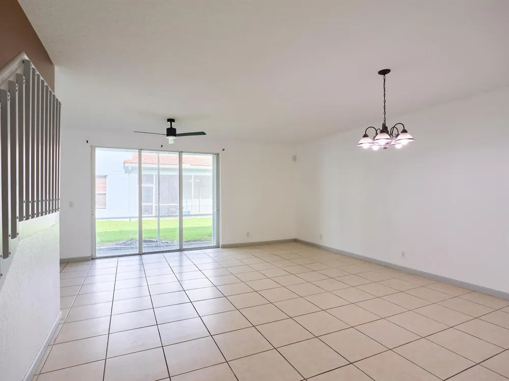 2052 Oakhurst Way Riviera Beach, FL 33404