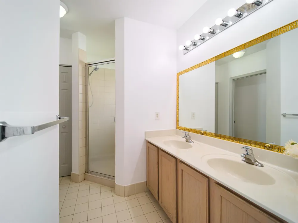 2052 Oakhurst Way Riviera Beach, FL 33404