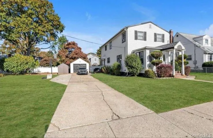 120 Memphis Ave Floral Park, NY 11001