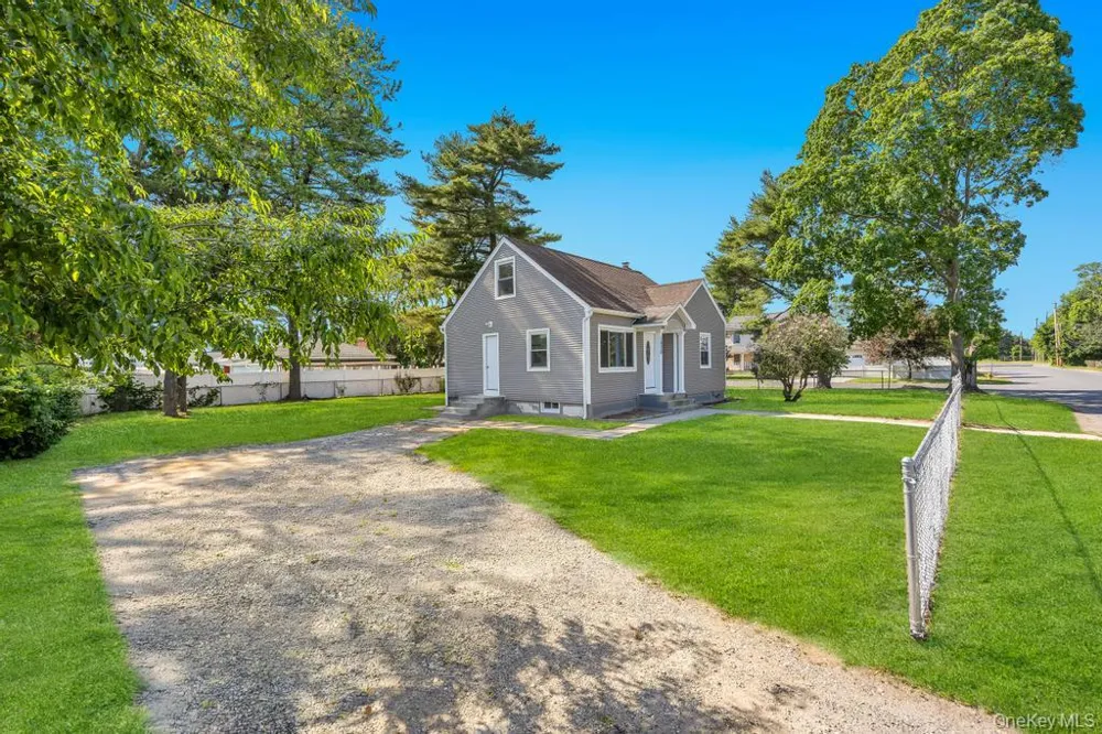 1828 Stein Drive Bay Shore, NY 11706