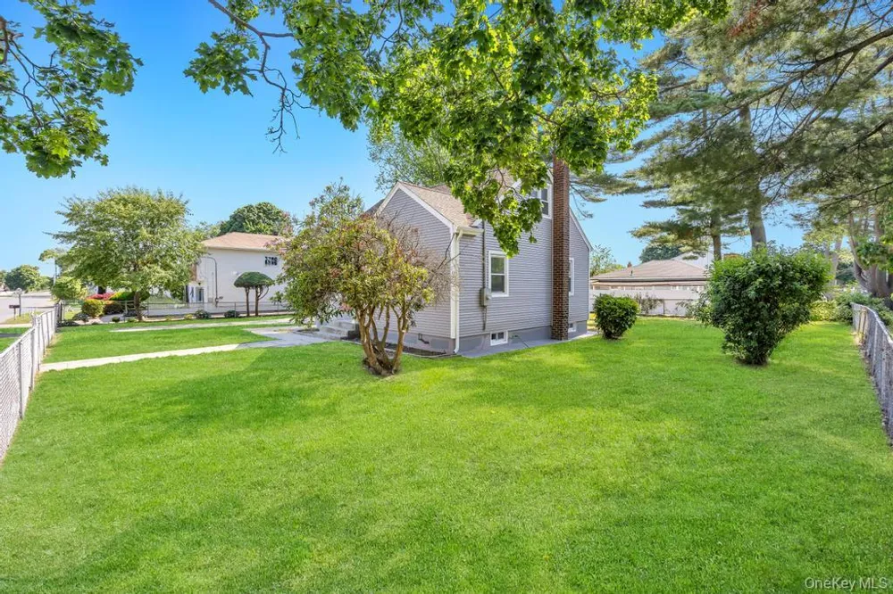 1828 Stein Drive Bay Shore, NY 11706