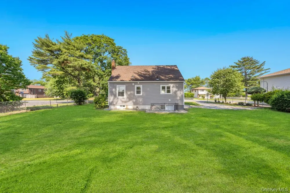 1828 Stein Drive Bay Shore, NY 11706