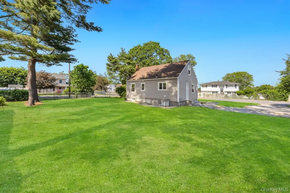 1828 Stein Drive Bay Shore, NY 11706