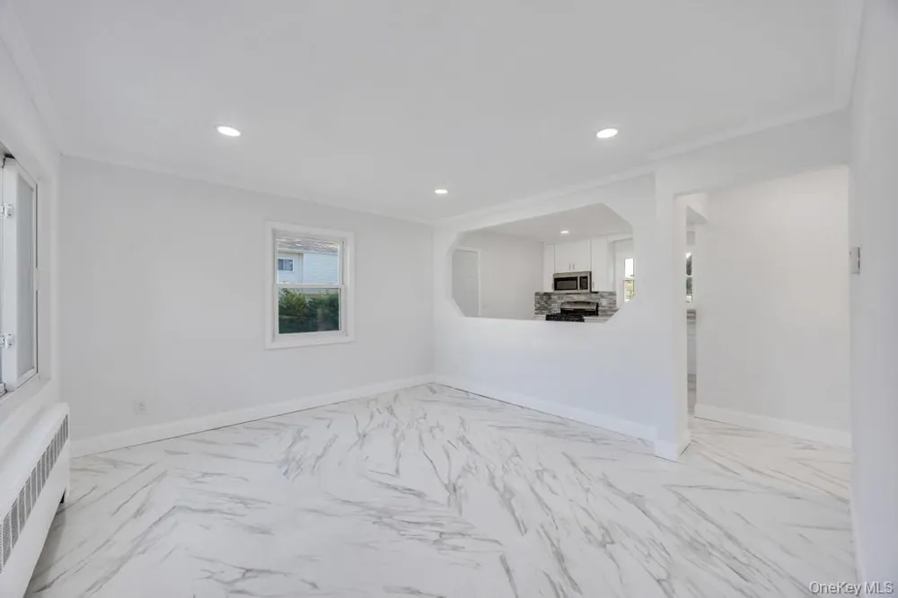 1828 Stein Drive Bay Shore, NY 11706