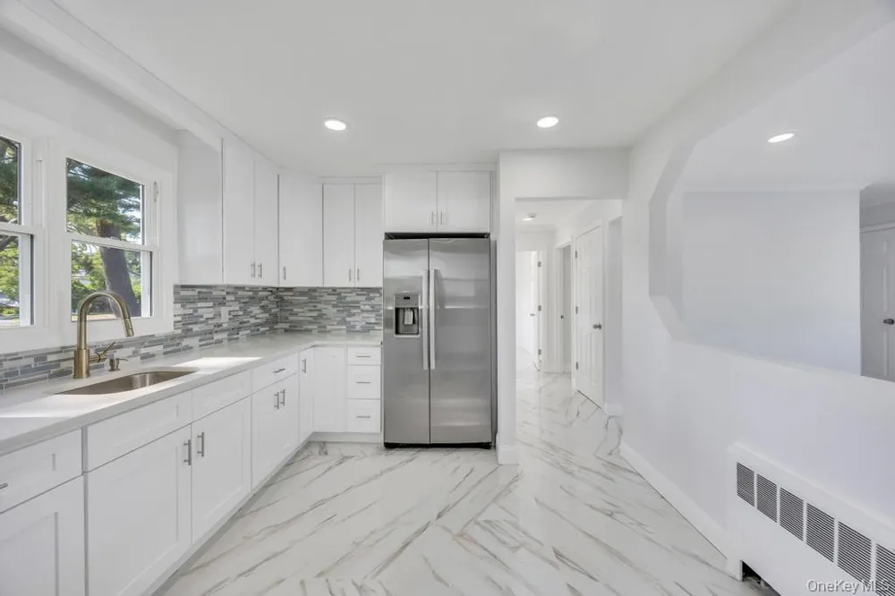 1828 Stein Drive Bay Shore, NY 11706